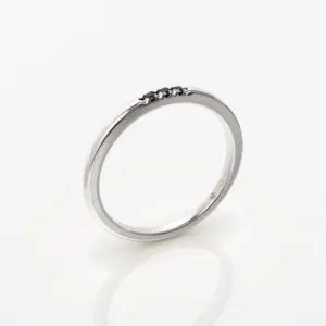 עומד יהלומים שחורים לבן סופי